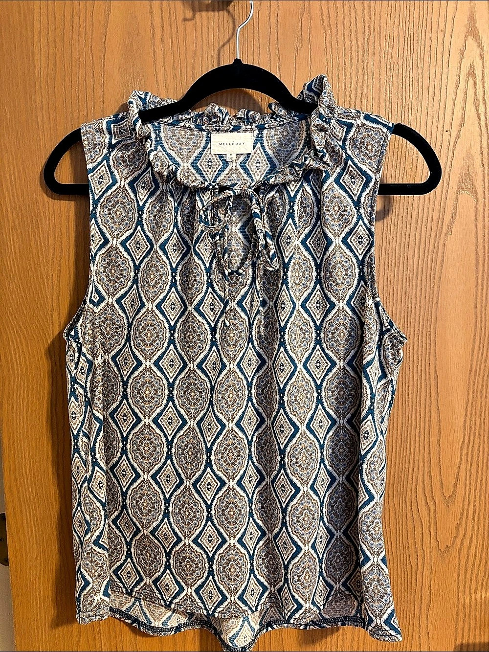 Melloday Geometric Sleeveless Blouse in Blue & White Size Medium